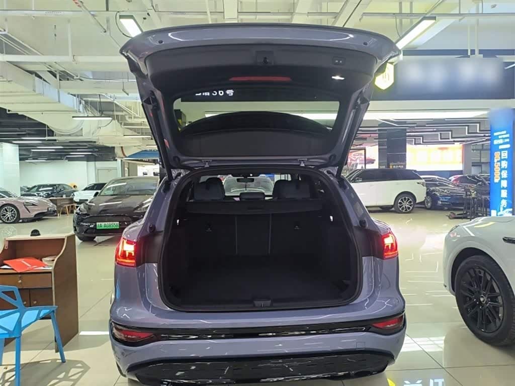 2025 Audi Q6L e-tron Red, 7,500 km, China export – photo 19