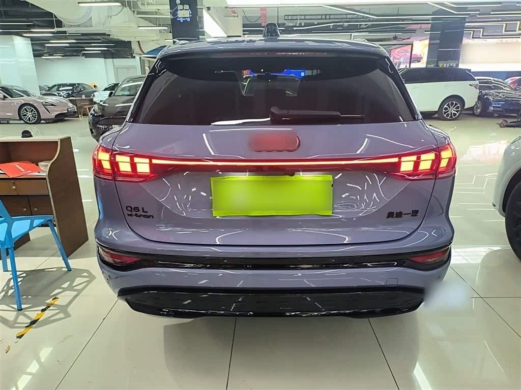 2025 Audi Q6L e-tron Red, 7,500 km, China export – photo 6