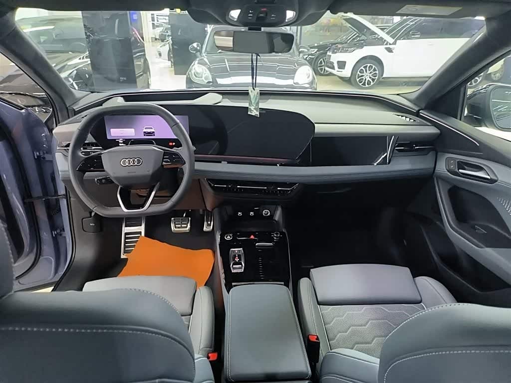 2025 Audi Q6L e-tron Red, 7,500 km, China export – photo 10