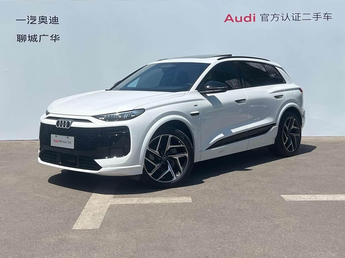 2025 Audi Q6L e-tron White, 3,800 km, China export – photo 1