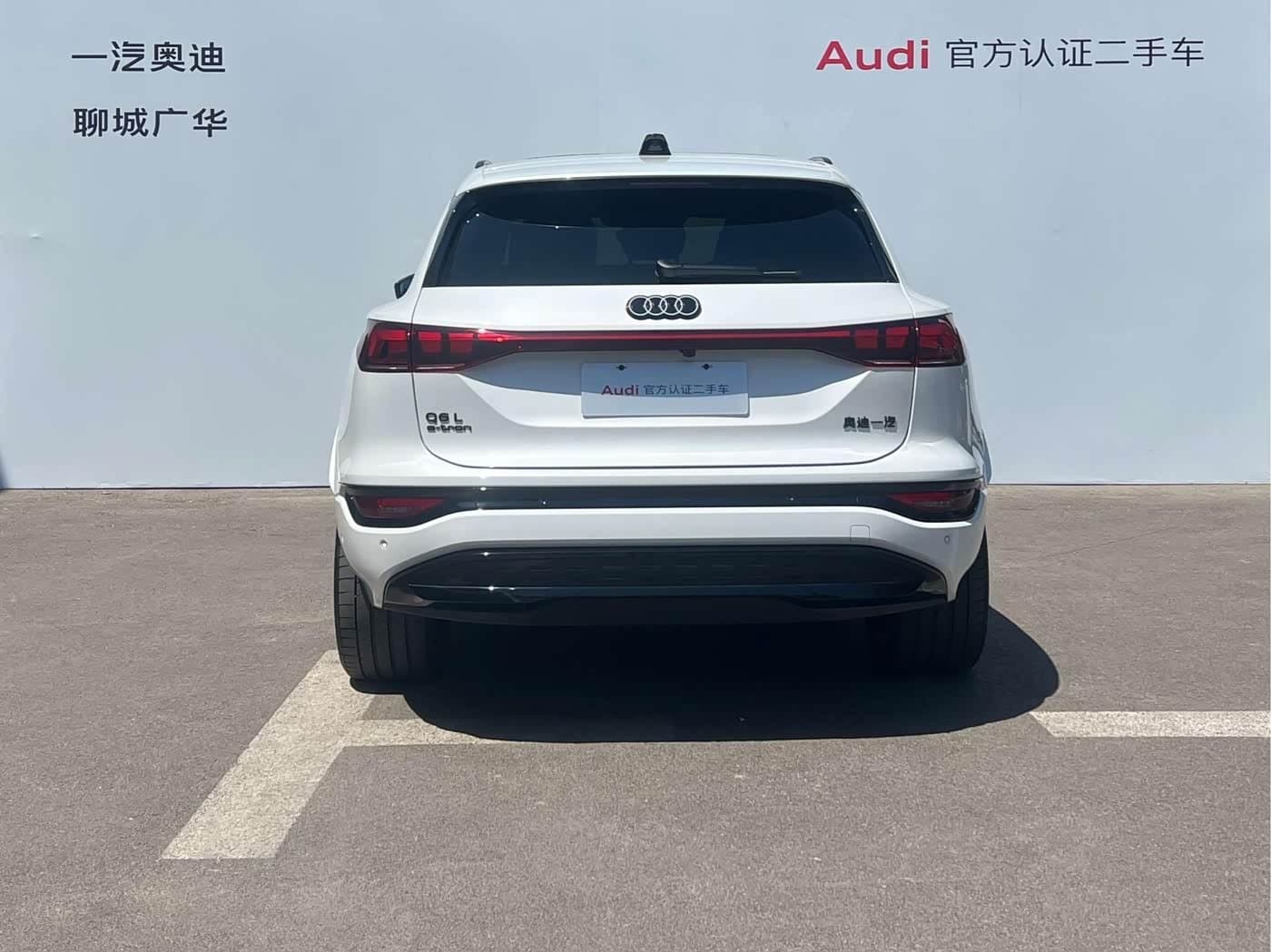 2025 Audi Q6L e-tron White, 3,800 km, China export – photo 4