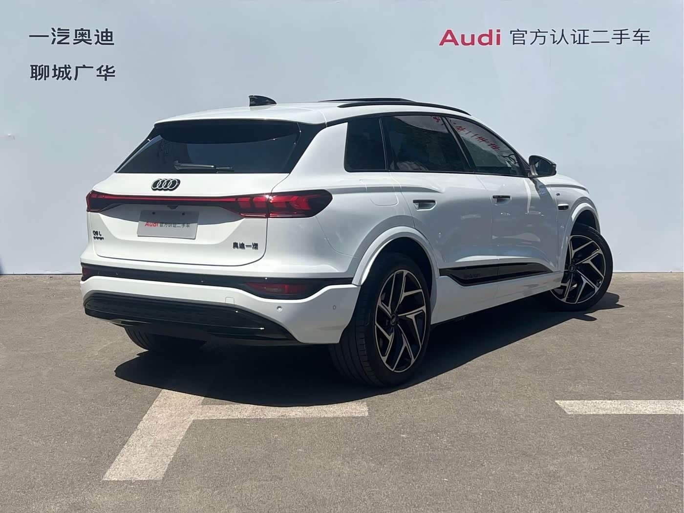 2025 Audi Q6L e-tron White, 3,800 km, China export – photo 3