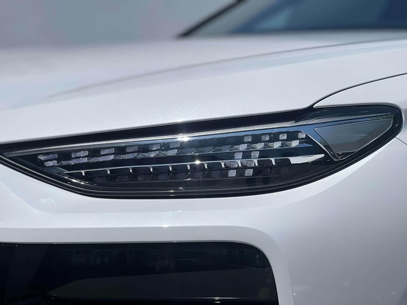 2025 Audi Q6L e-tron White, 3,800 km, China export – photo 12