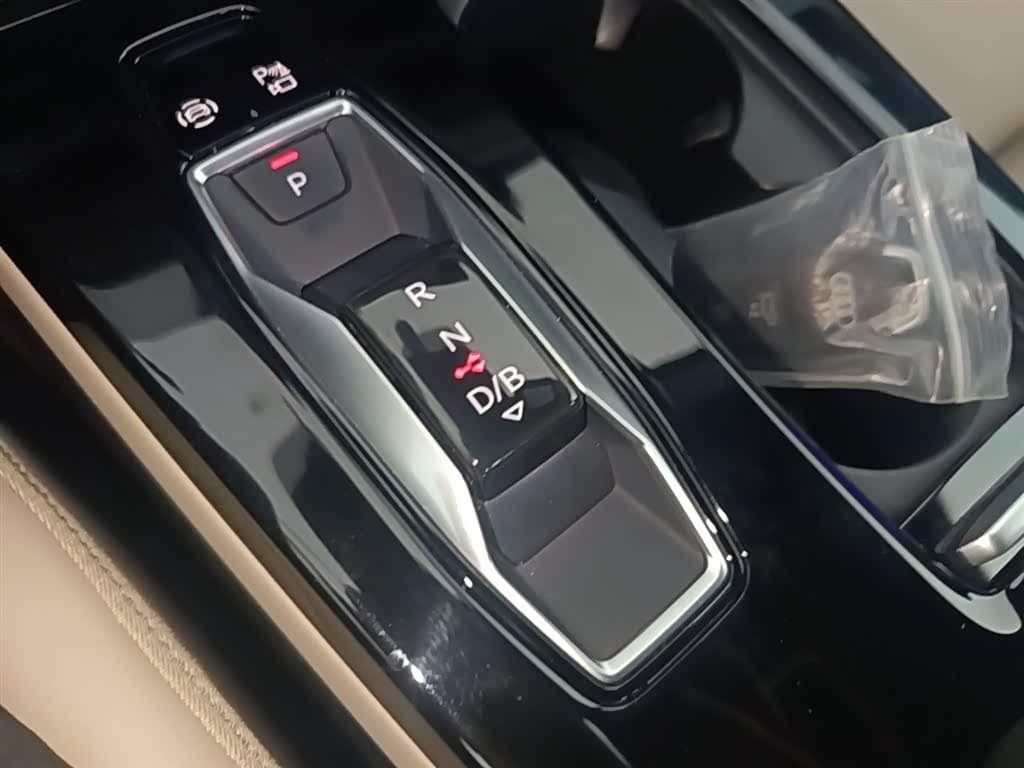 2025 Audi Q6L e-tron 银灰色, 13,200 km, China export – photo 14