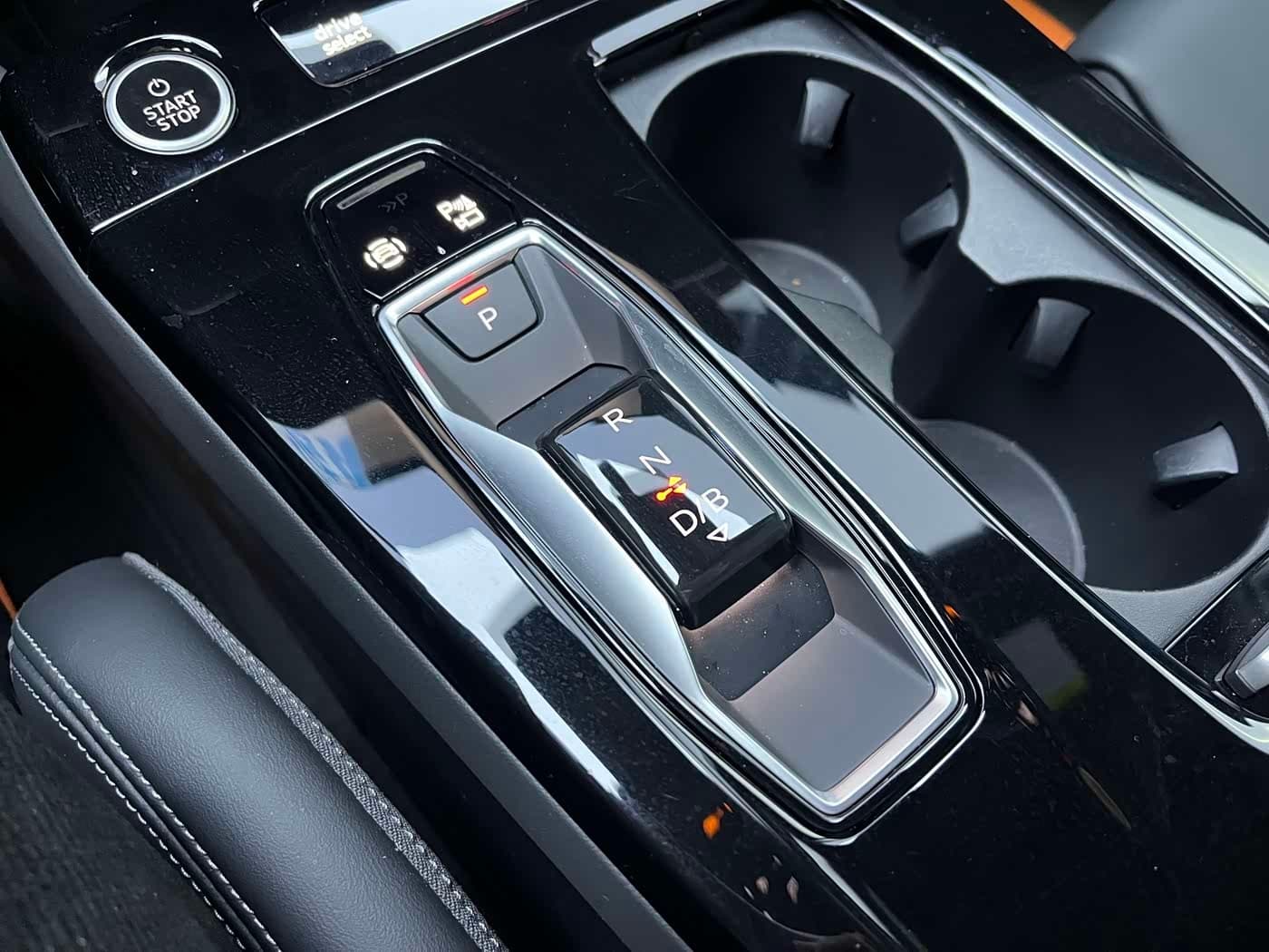 2025 Audi Q6L e-tron White, 3,900 km, China export – photo 12