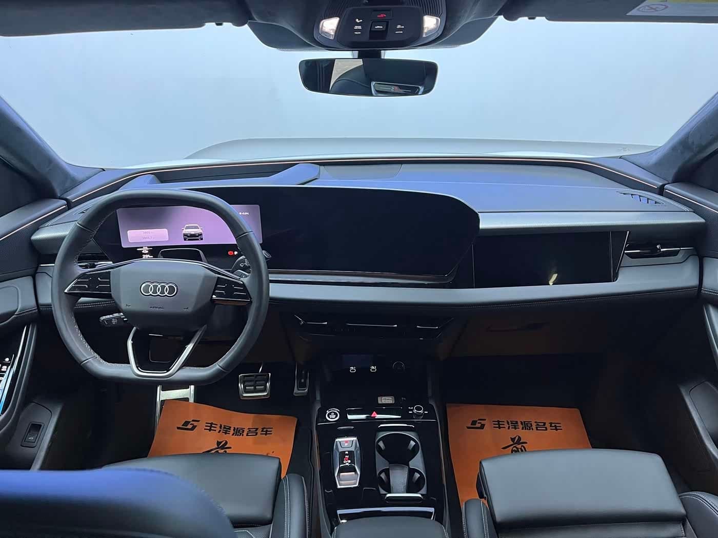 2025 Audi Q6L e-tron White, 3,900 km, China export – photo 9