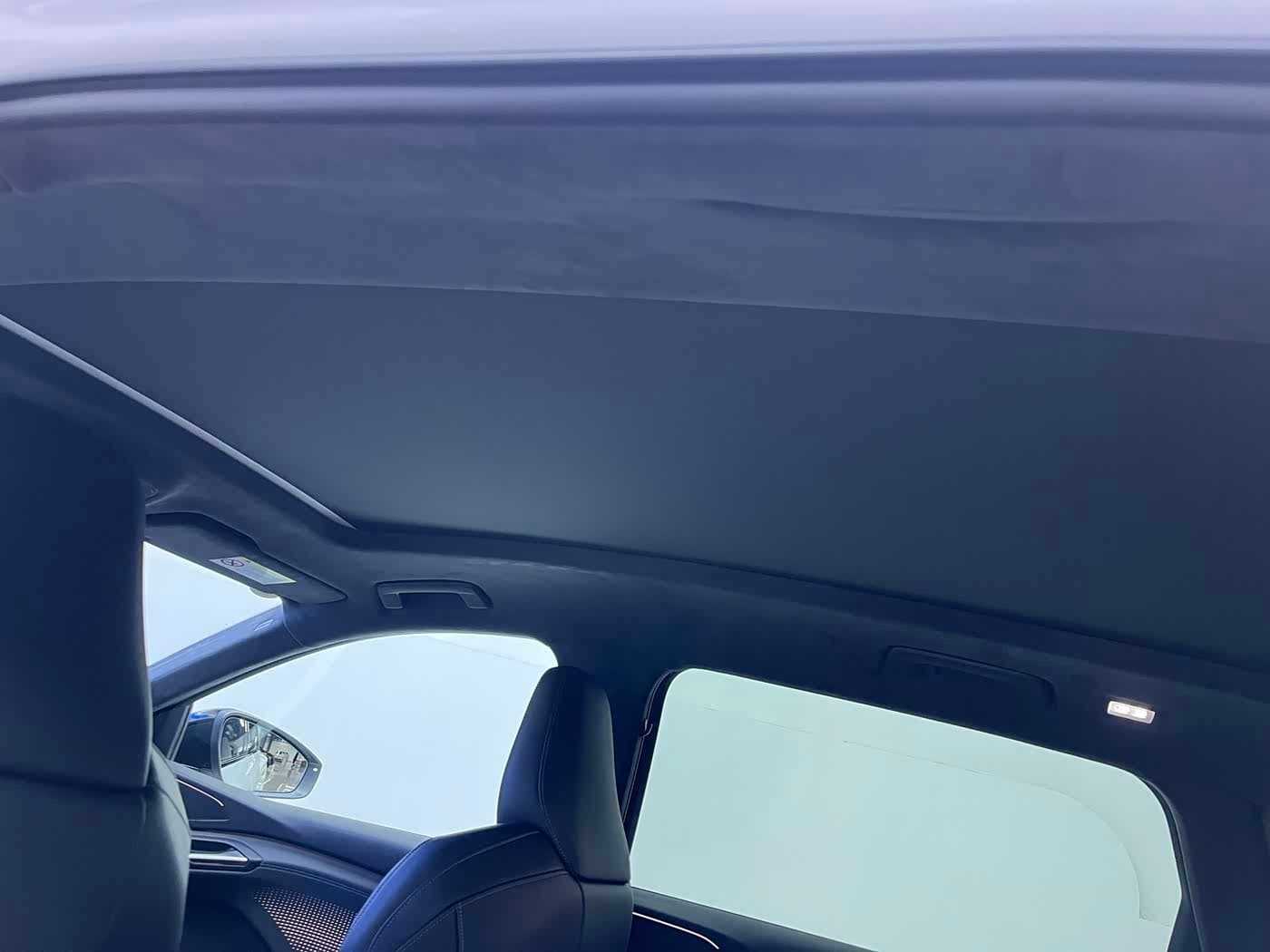 2025 Audi Q6L e-tron White, 3,900 km, China export – photo 11