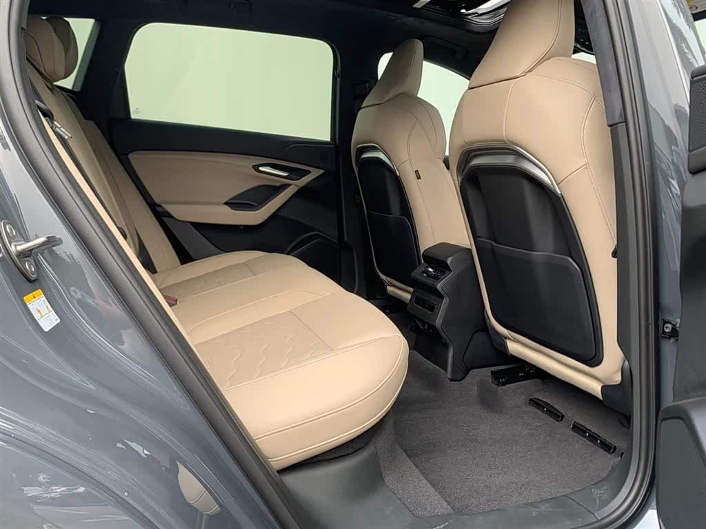 2025 Audi Q6L e-tron 银灰色, 100 km, China export – photo 11