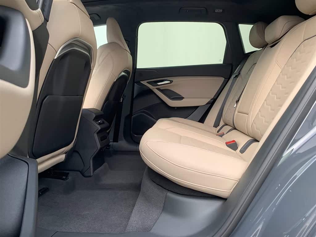 2025 Audi Q6L e-tron 银灰色, 100 km, China export – photo 8
