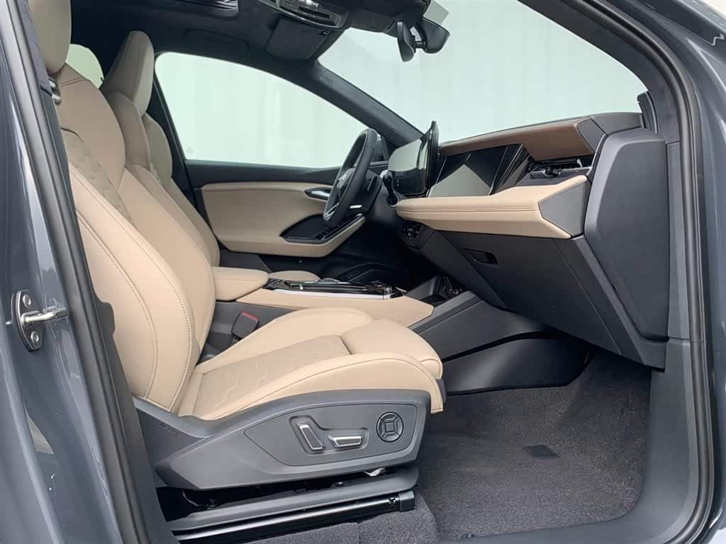2025 Audi Q6L e-tron 银灰色, 100 km, China export – photo 10
