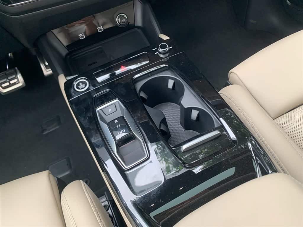 2025 Audi Q6L e-tron 银灰色, 100 km, China export – photo 13