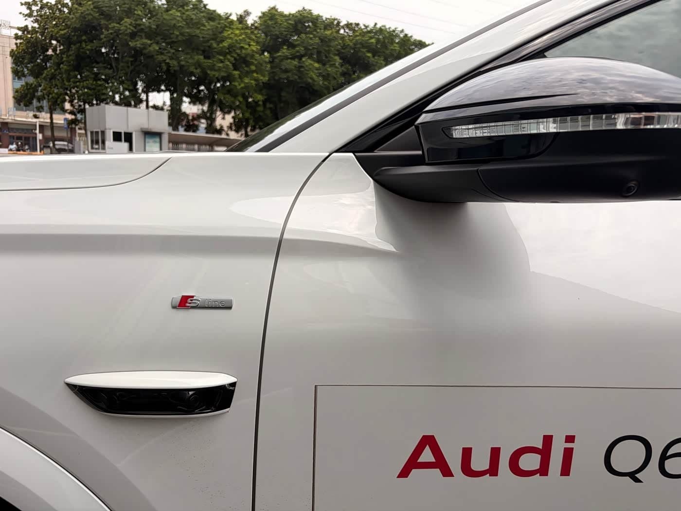 2025 Audi Q6L e-tron White, 12,000 km, China export – photo 7