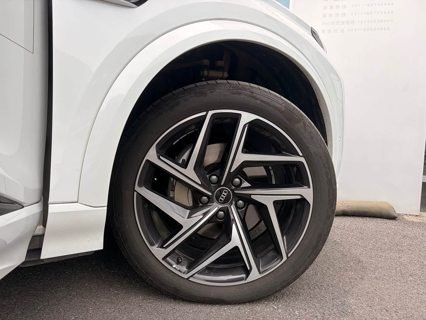 2025 Audi Q6L e-tron White, 12,000 km, China export – photo 16