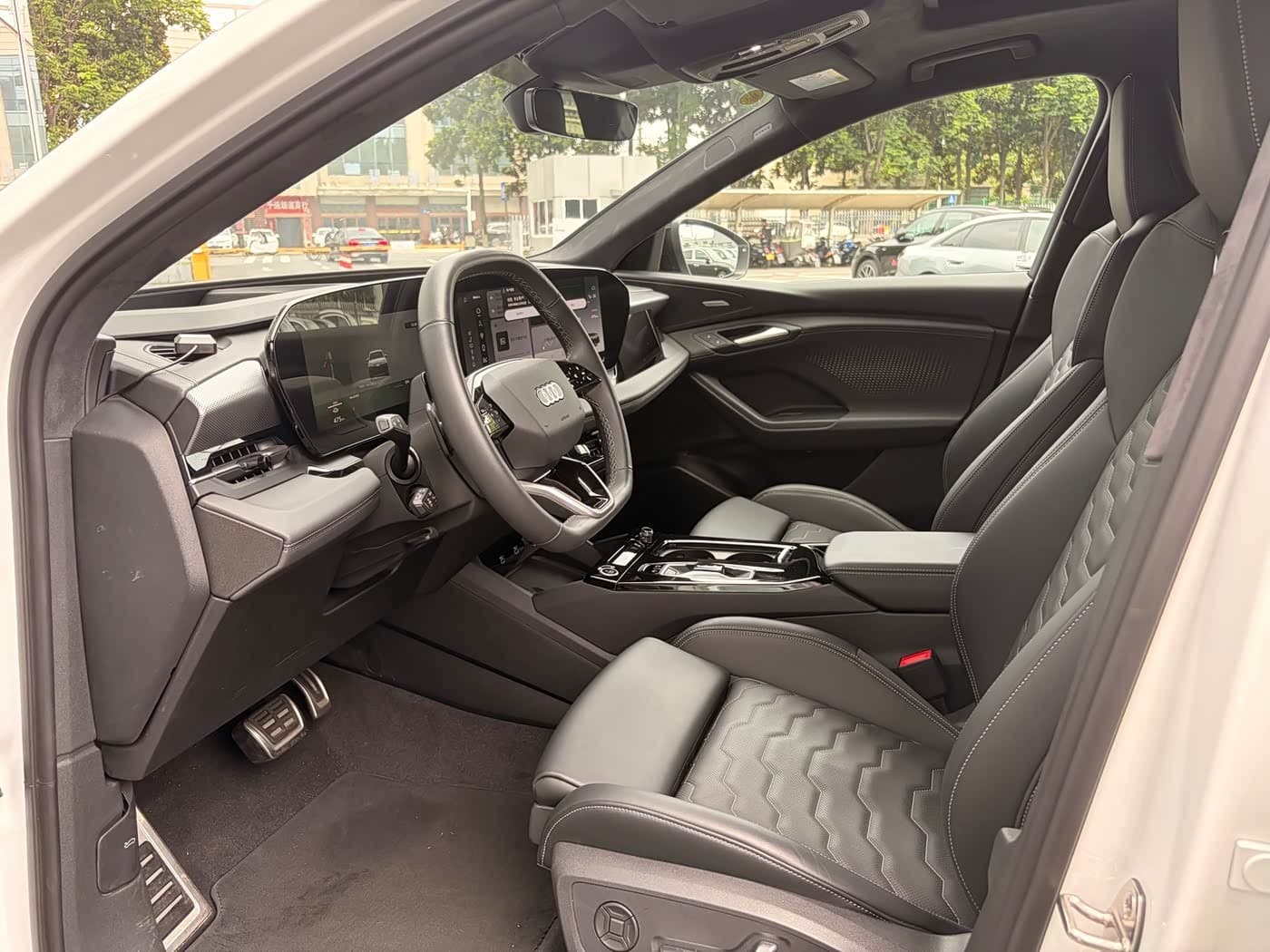 2025 Audi Q6L e-tron White, 12,000 km, China export – photo 9
