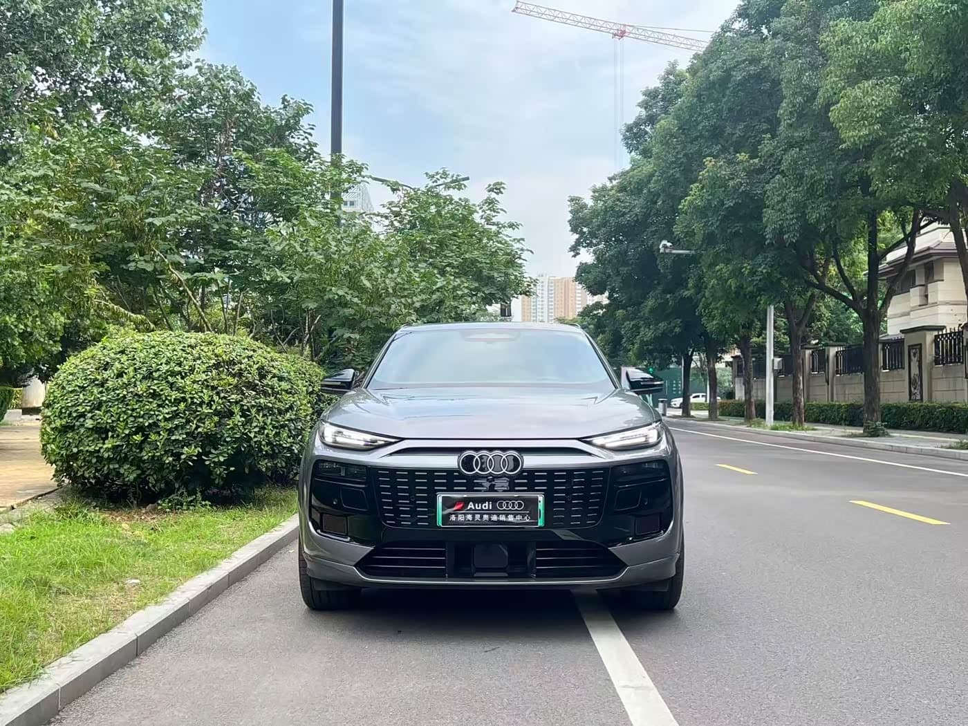 2025 Audi Q6L e-tron 银灰色, 4,000 km, China export – photo 1