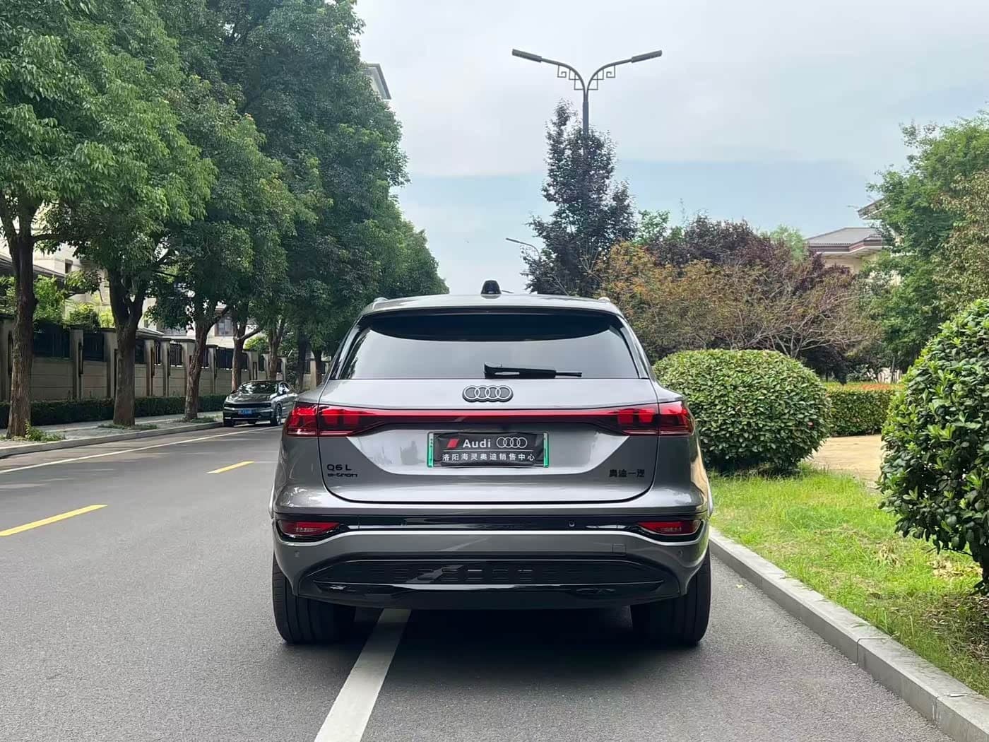 2025 Audi Q6L e-tron 银灰色, 4,000 km, China export – photo 5