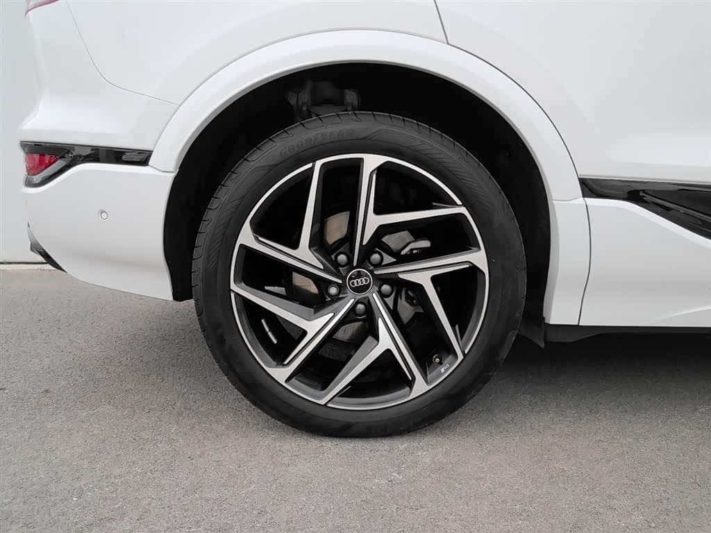 2025 Audi Q6L e-tron White, 6,900 km, China export – photo 20