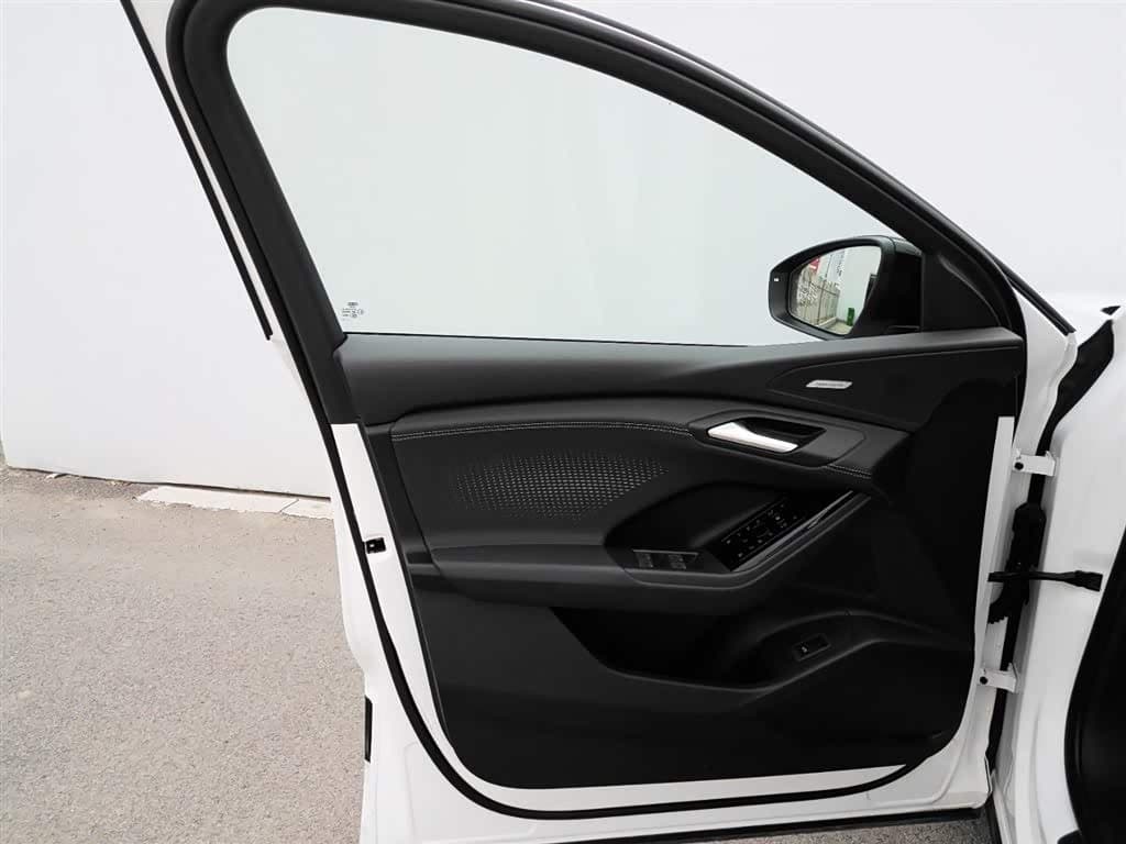 2025 Audi Q6L e-tron White, 6,900 km, China export – photo 7