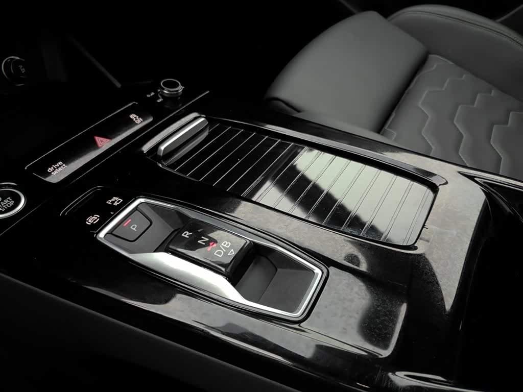 2025 Audi Q6L e-tron White, 6,900 km, China export – photo 11