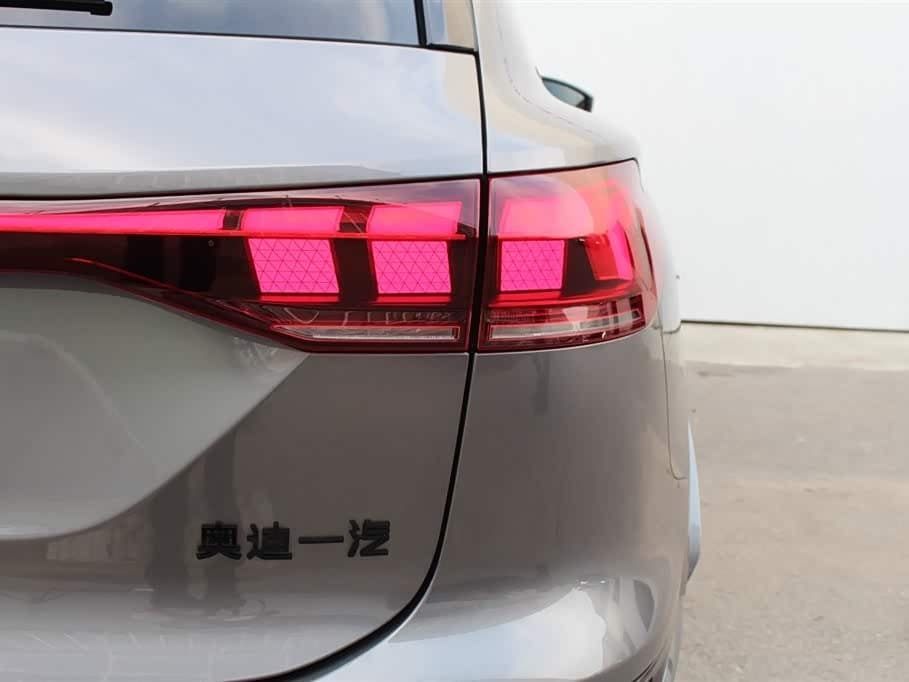 2025 Audi Q6L e-tron 银灰色, 9,800 km, China export – photo 12