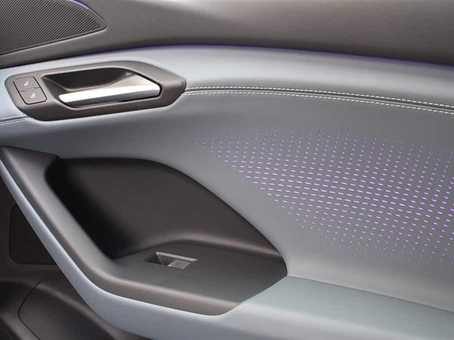 2025 Audi Q6L e-tron 银灰色, 9,800 km, China export – photo 15