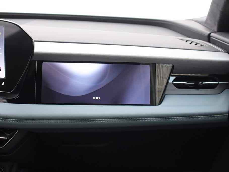 2025 Audi Q6L e-tron 银灰色, 9,800 km, China export – photo 17