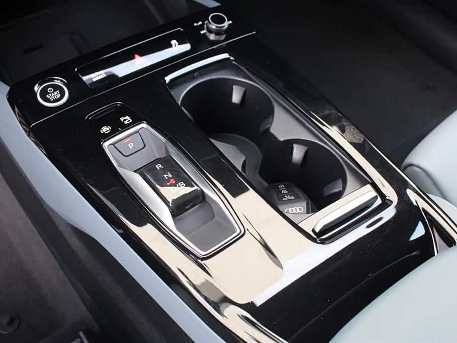 2025 Audi Q6L e-tron 银灰色, 9,800 km, China export – photo 14
