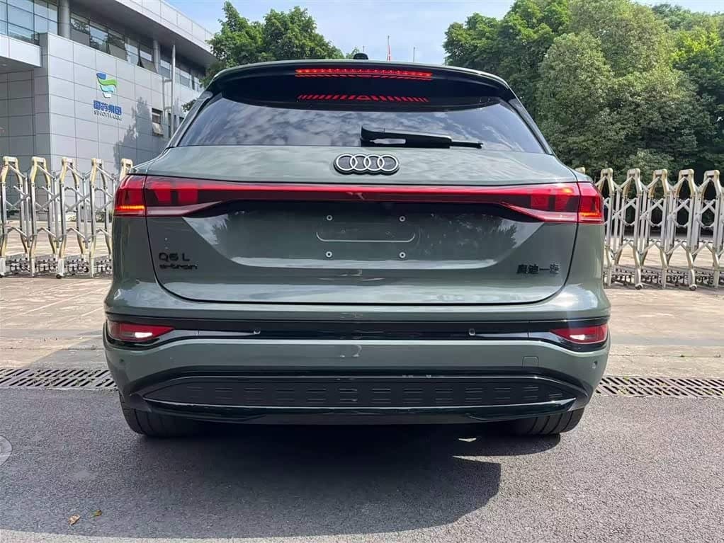 2025 Audi Q6L e-tron Green, 12,400 km, China export – photo 5