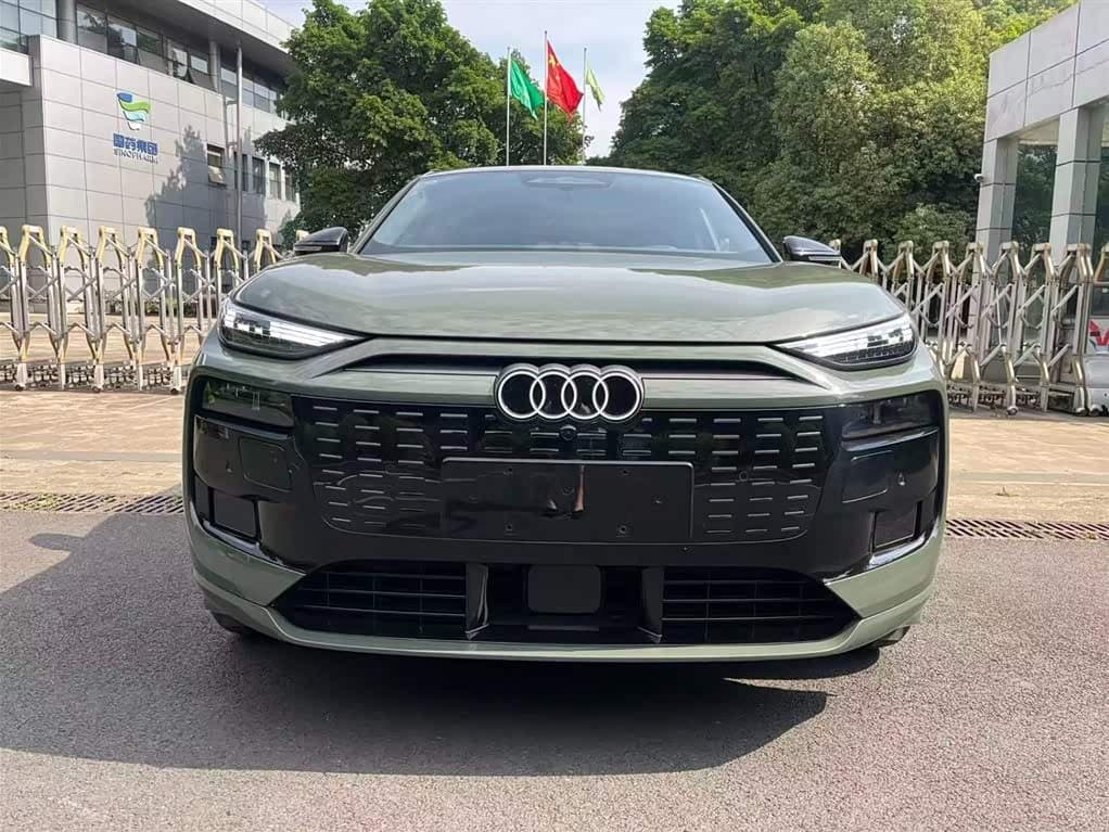 2025 Audi Q6L e-tron Green, 12,400 km, China export – photo 2