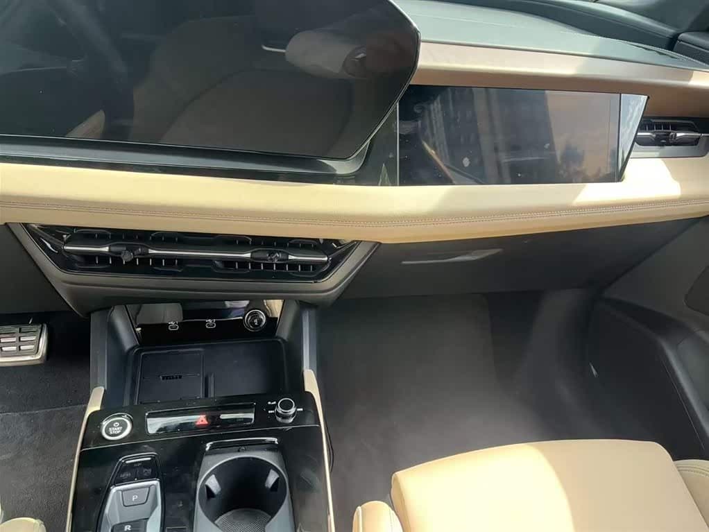 2025 Audi Q6L e-tron Green, 12,400 km, China export – photo 11