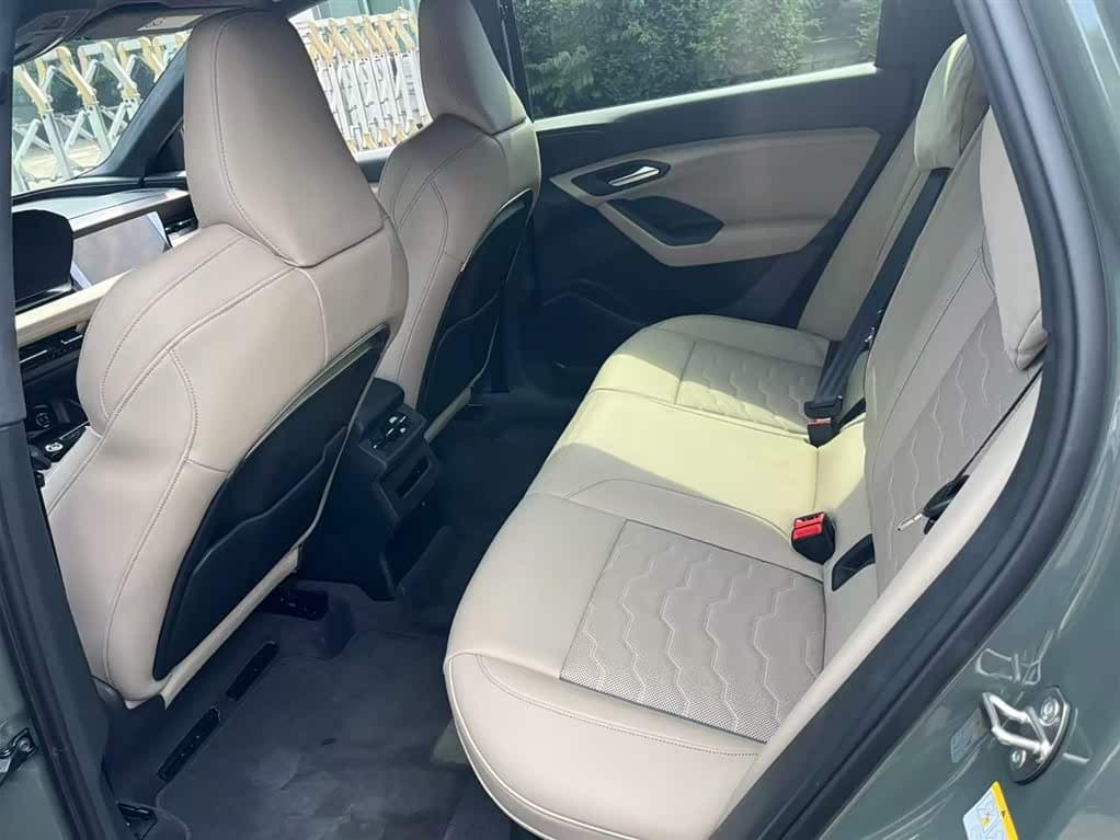2025 Audi Q6L e-tron Green, 12,400 km, China export – photo 8