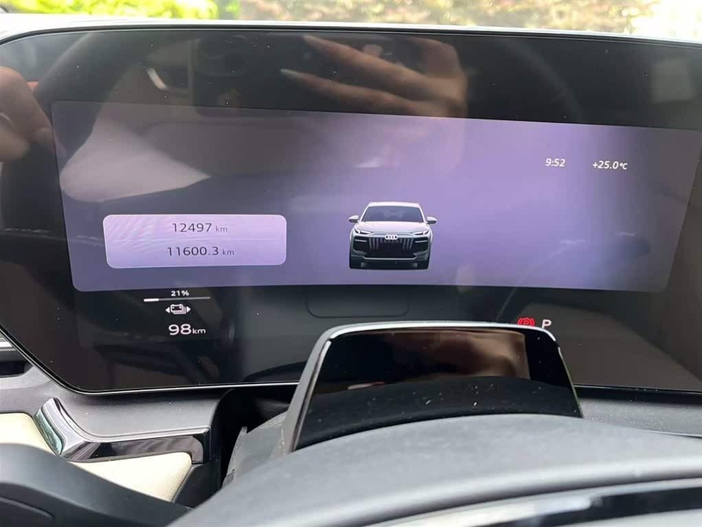2025 Audi Q6L e-tron Green, 12,400 km, China export – photo 12
