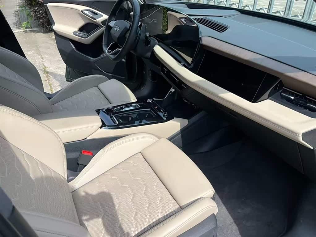 2025 Audi Q6L e-tron Green, 12,400 km, China export – photo 7
