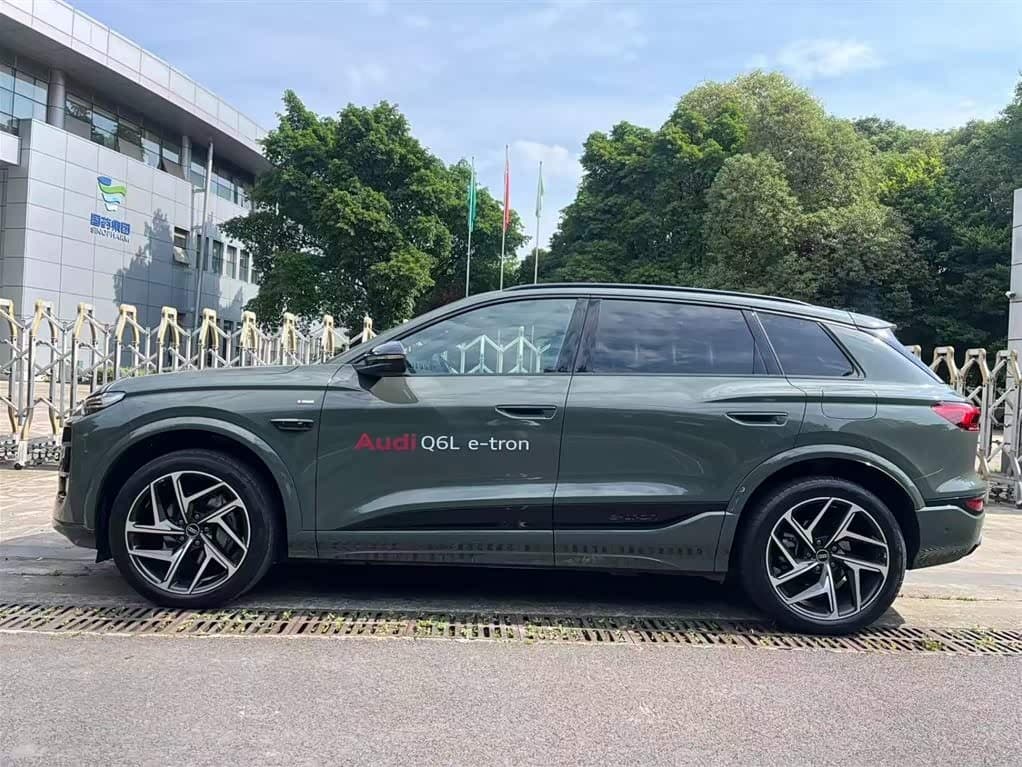 2025 Audi Q6L e-tron Green, 12,400 km, China export – photo 3