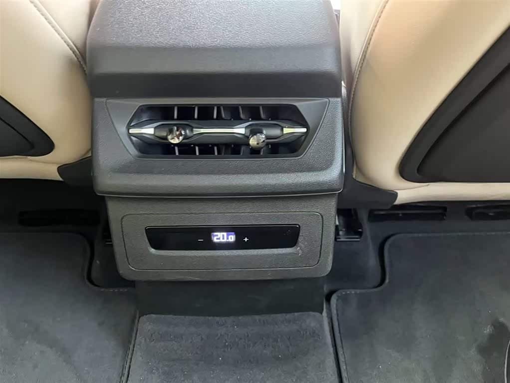 2025 Audi Q6L e-tron Green, 12,400 km, China export – photo 13