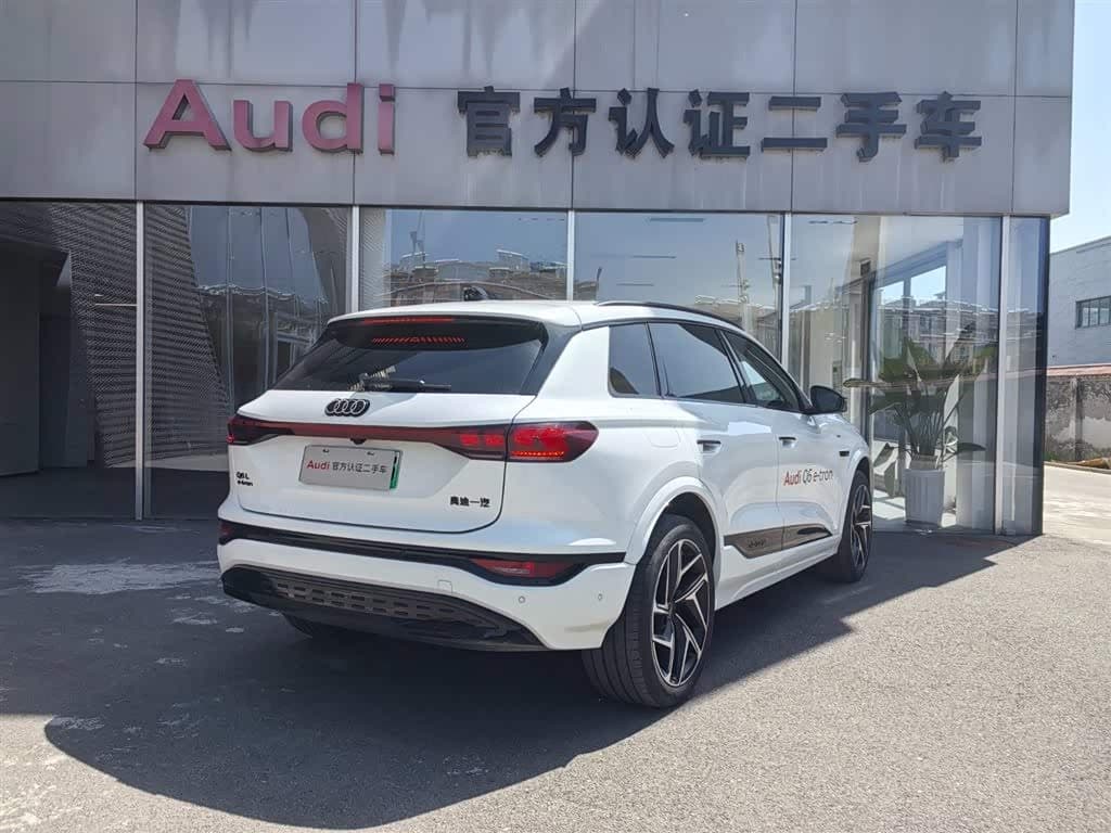 2025 Audi Q6L e-tron White, 15,000 km, China export – photo 4