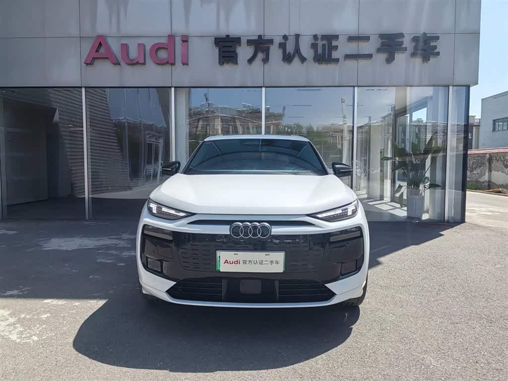 2025 Audi Q6L e-tron White, 15,000 km, China export – photo 2
