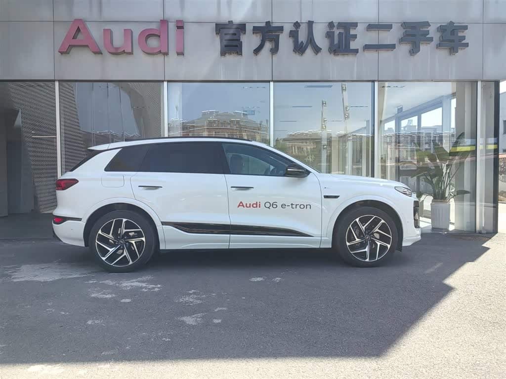 2025 Audi Q6L e-tron White, 15,000 km, China export – photo 3