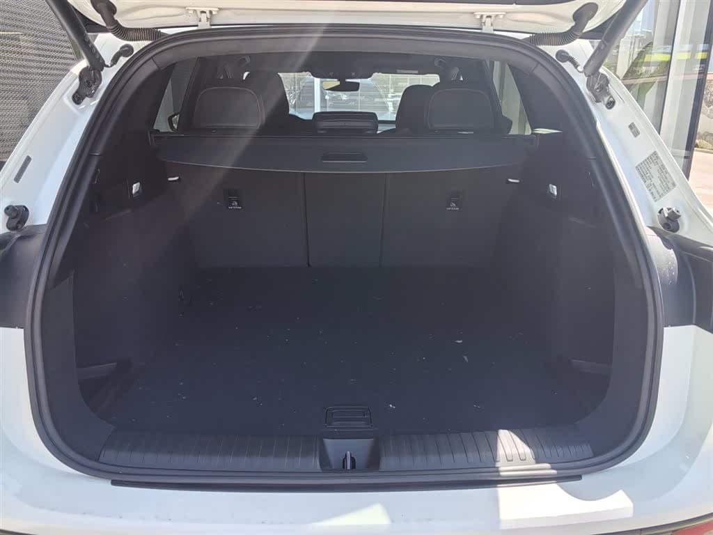 2025 Audi Q6L e-tron White, 15,000 km, China export – photo 6