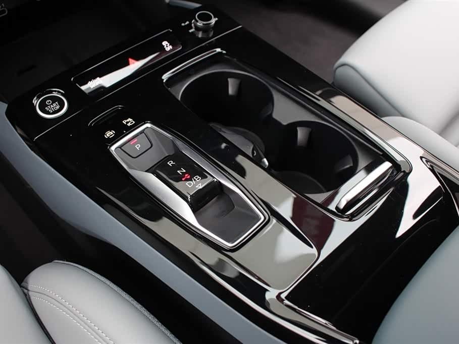 2025 Audi Q6L e-tron Blue, 5,600 km, China export – photo 9