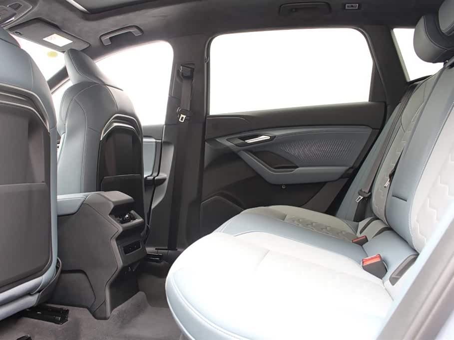 2025 Audi Q6L e-tron Blue, 5,600 km, China export – photo 19