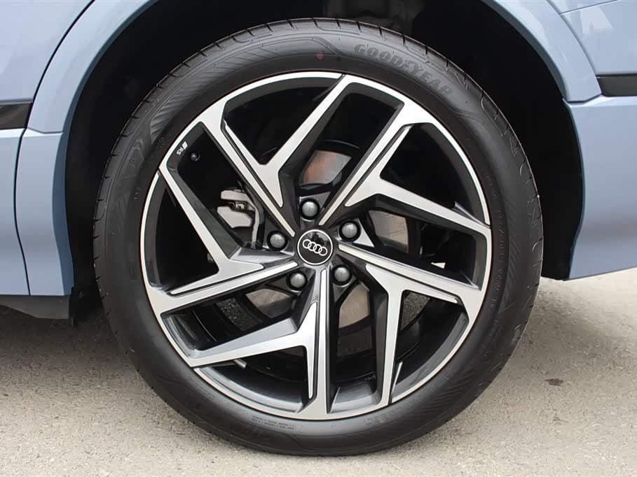 2025 Audi Q6L e-tron Blue, 5,600 km, China export – photo 7