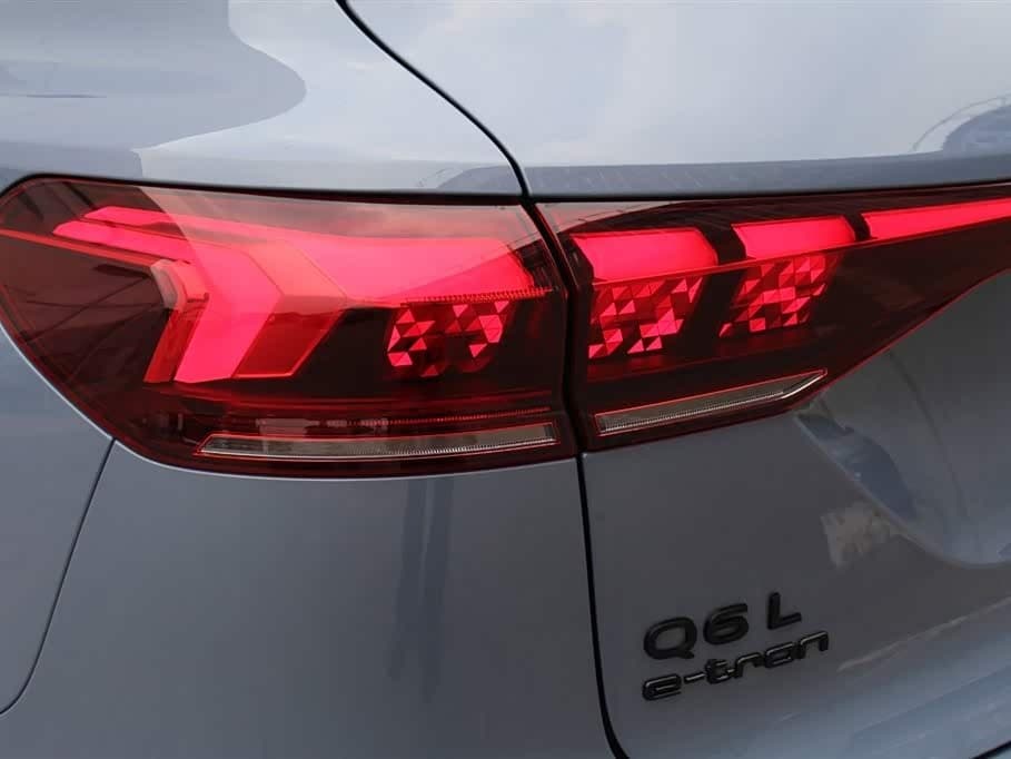 2025 Audi Q6L e-tron Blue, 5,600 km, China export – photo 16