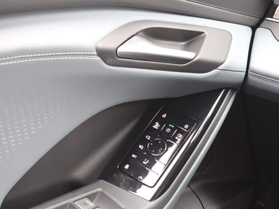 2025 Audi Q6L e-tron Blue, 5,600 km, China export – photo 13