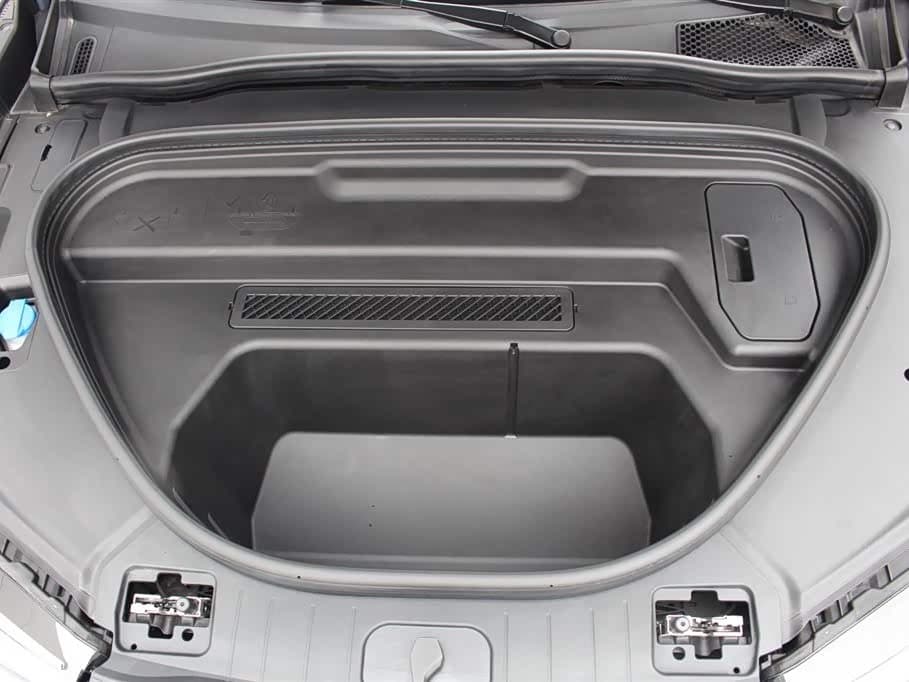 2025 Audi Q6L e-tron Blue, 5,600 km, China export – photo 20