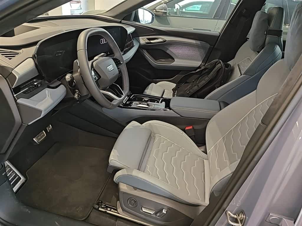 2025 Audi Q6L e-tron Red, 2,600 km, China export – photo 15