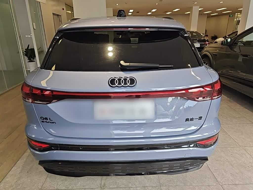 2025 Audi Q6L e-tron Red, 2,600 km, China export – photo 6