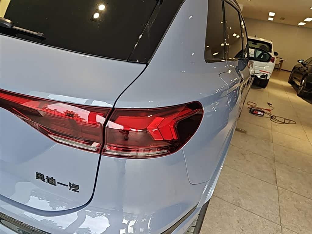 2025 Audi Q6L e-tron Red, 2,600 km, China export – photo 8