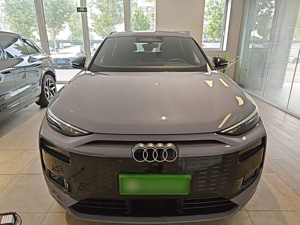2025 Audi Q6L e-tron Red, 2,600 km, China export – photo 3