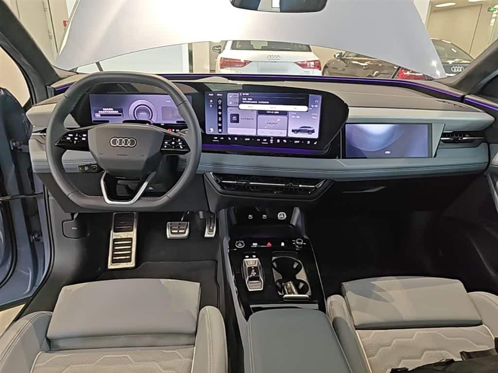 2025 Audi Q6L e-tron Red, 2,600 km, China export – photo 10